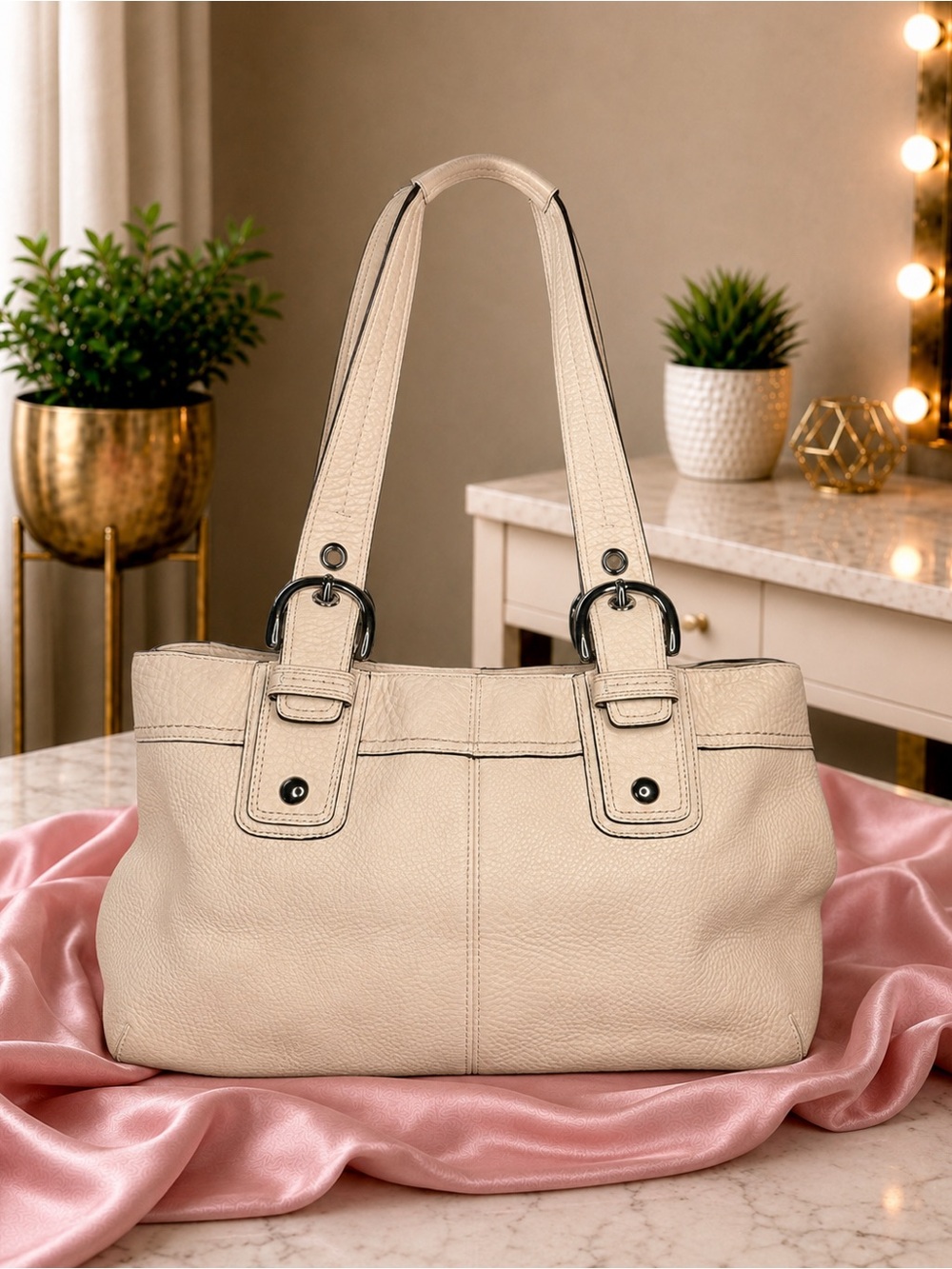 Coach Cream Leather Shoulder Bag with Silver Hardware - Picture 2 of 10